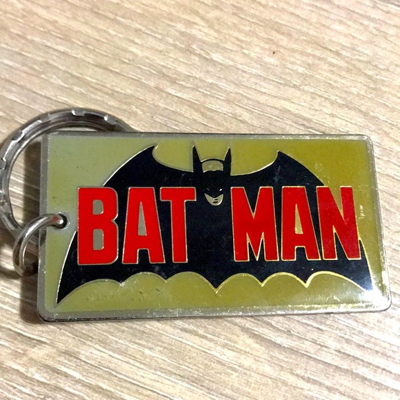 1982 DC Comics Batman Metal Enamel Keychain Gift Creations - Picture 1 of 3